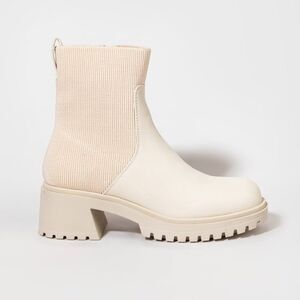 NIB Francesca’s Sugar Abruzzo Ribbed Lug Boots | Women’s 7.5 | Ivory